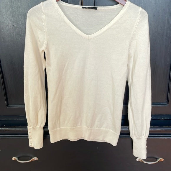 Ann Taylor wool v neck sweater - Picture 1 of 7